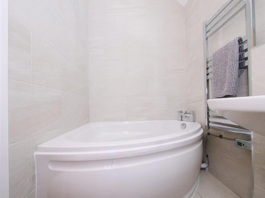 Hoxne Cottages - Daisy Cottage With Private Hot Tub Γιορκ Εξωτερικό φωτογραφία
