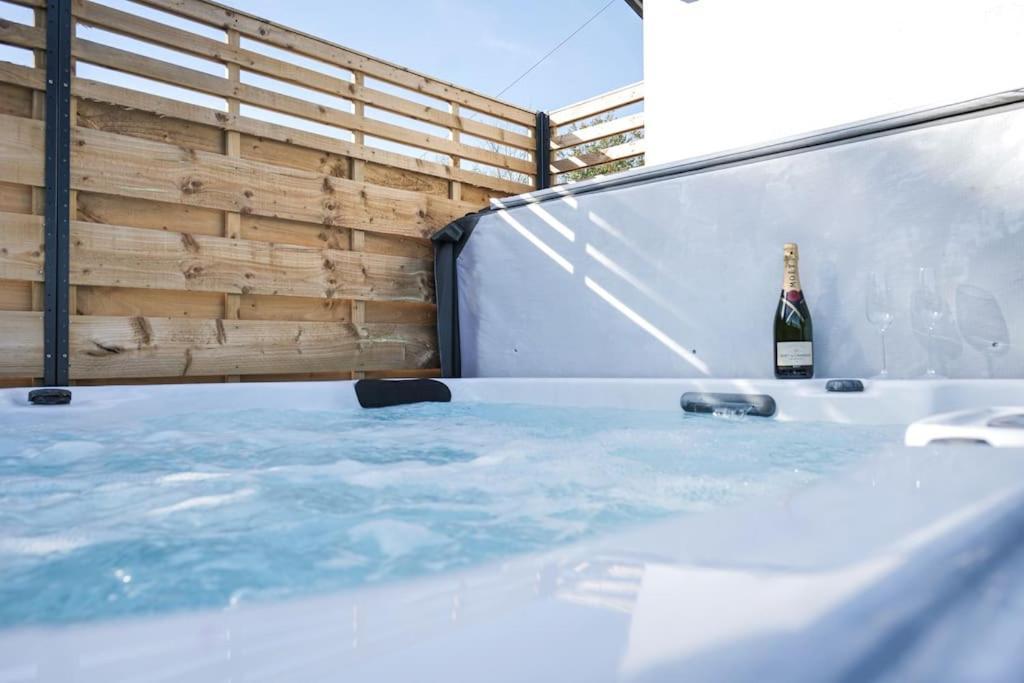 Hoxne Cottages - Daisy Cottage With Private Hot Tub Γιορκ Εξωτερικό φωτογραφία